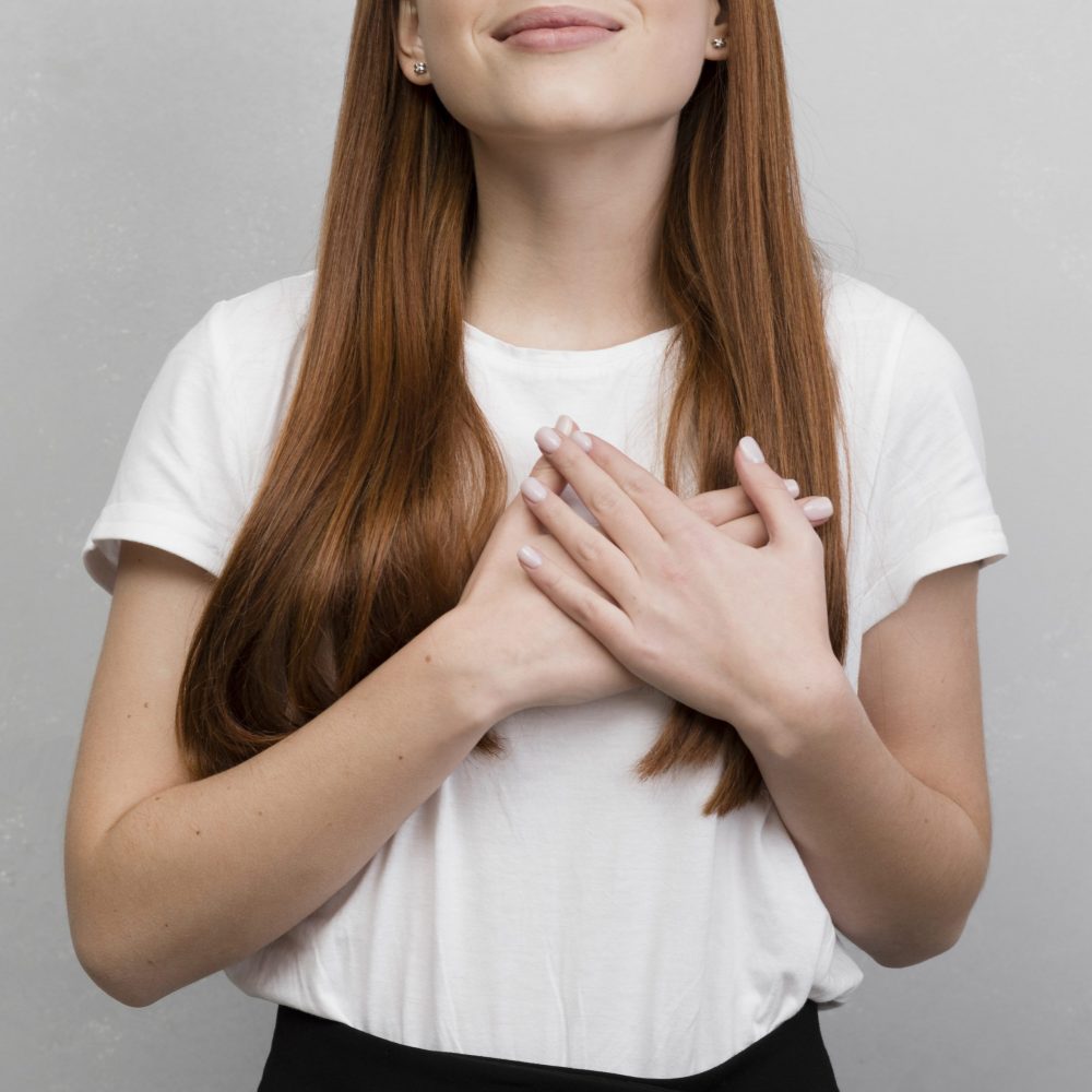 mani sul cuore mani sul cuore